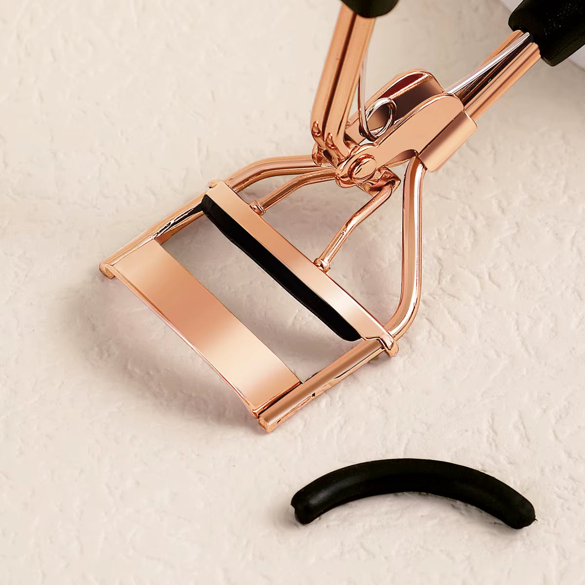 Portable Eyelash Curler with 15 Silicone Pads and Stainless Steel Eyelash Curler, Used for Eyelash Extensions and Curling Tools